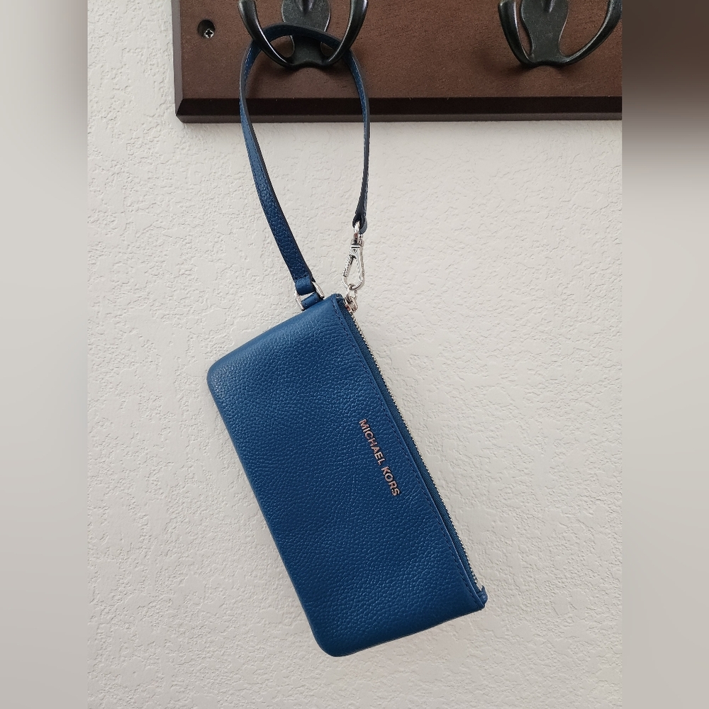 Michael Kors Jet Set Wristlet